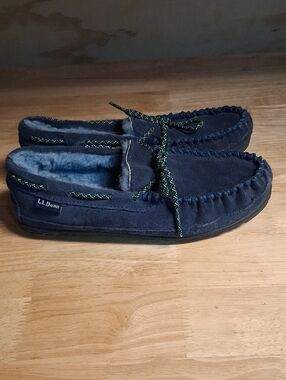 L.L.Bean Kids Size 4 Blue Suede Shearling Moccasins Slipper Shoes